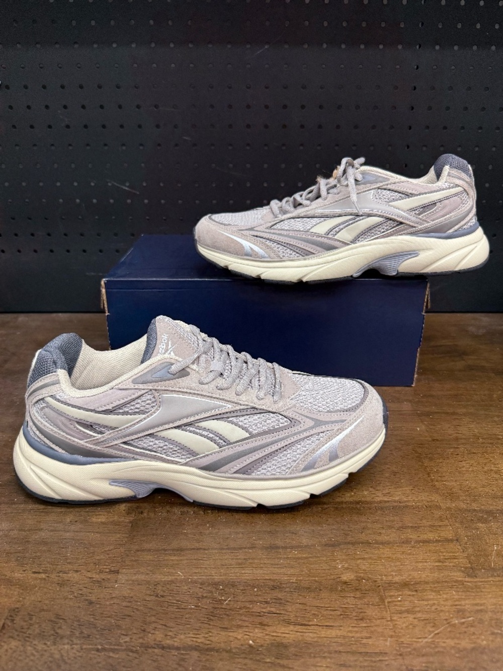 New W/O Box! Men's Reebok Belwave Classics Light Brown Beige Grey Sneakers
